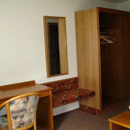 Hotel Goldener Becher 3*